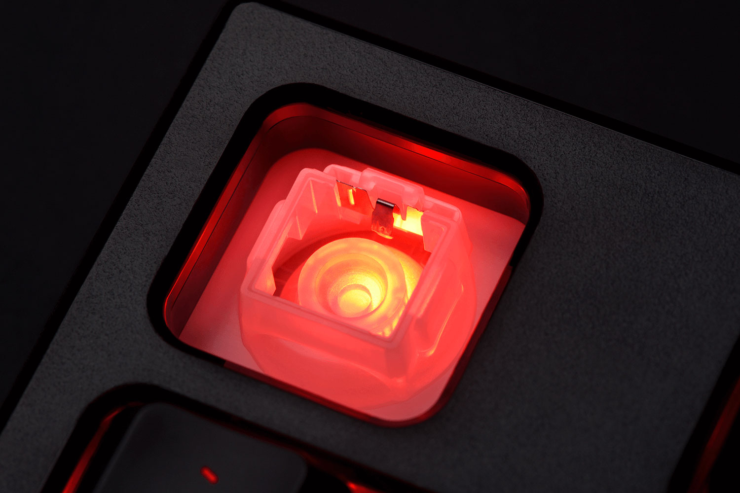 Razer Ornata Chroma Gaming Keyboard Mecha-Membrane Switches RGB CHE Layout - QWERTZ