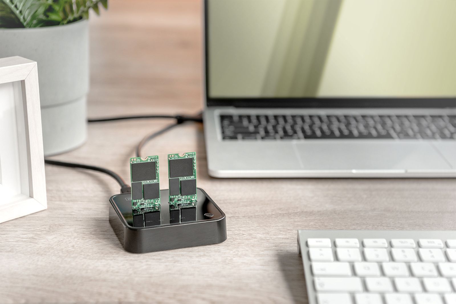 Digitus Dual M.2 NVMe SSD Docking Station mit Offline-Klonfunktion, USB-C™